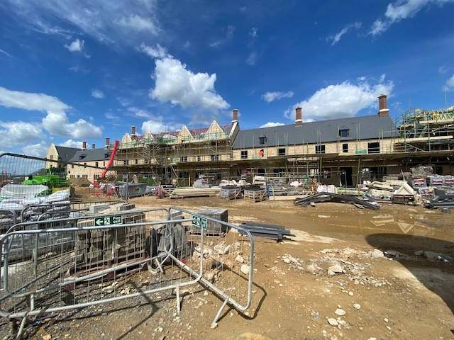 Scaffolding work: Housing development, Bletchingdon, Oxfordshire