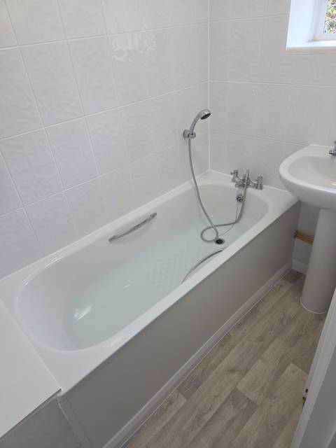 Build and maintenance work: Bathroom, Bath, basin, tiling and flooring