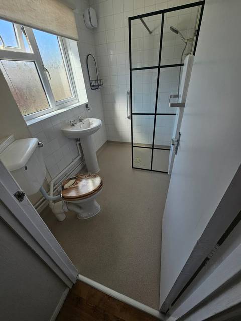 Level access shower room, Build & Maintenance